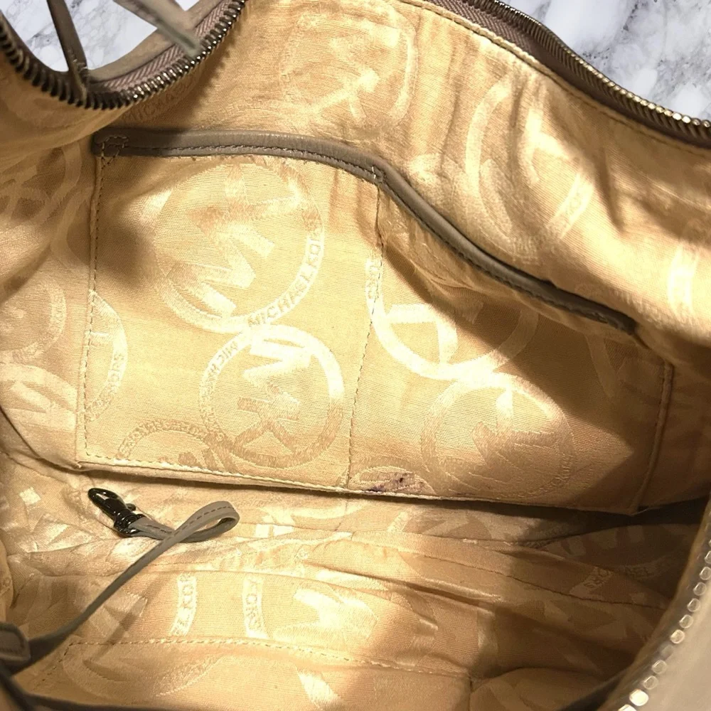 Michael Kors Purse Bag Beige Gray Pebbled Studded Roomy Large Zipper - Picture 6 of 11
